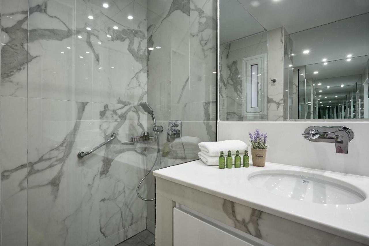Luxurious Spacious Apt Next To Hilton Hotel Athens Exterior photo