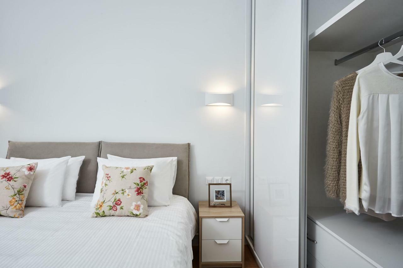 Luxurious Spacious Apt Next To Hilton Hotel Athens Exterior photo
