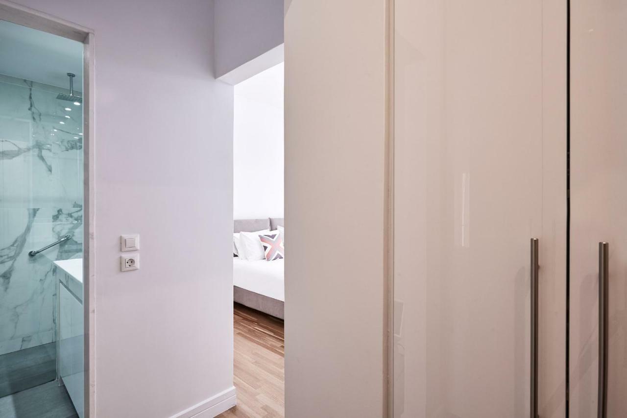 Luxurious Spacious Apt Next To Hilton Hotel Athens Exterior photo